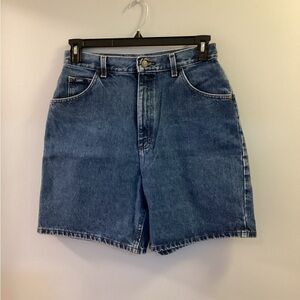 Lee light/medium wash Jean shorts Woman’s size 14 or Large 5 pocket